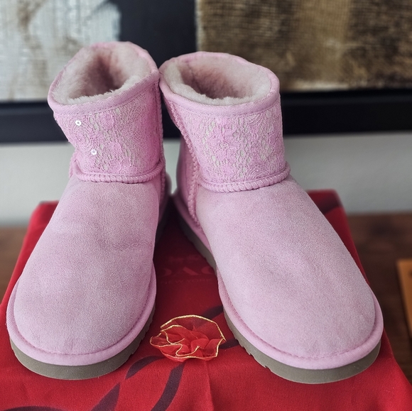 💯AUTHENTIC PINK UGG BOOTS - Picture 2 of 6